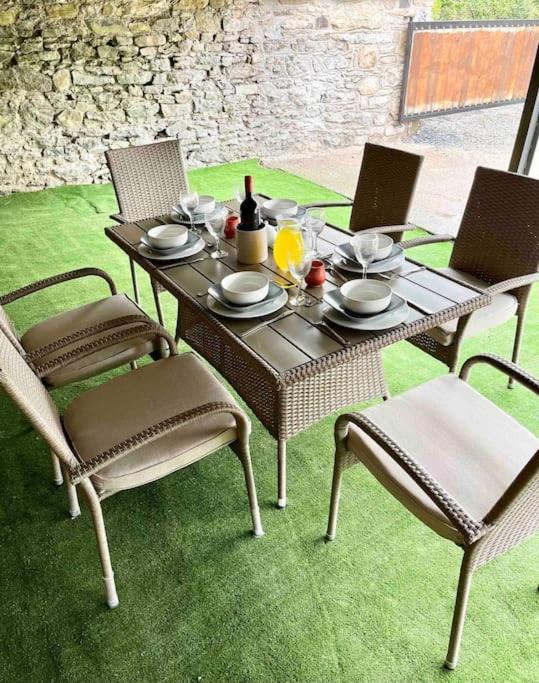 Tom Rocky'S Farmyard Villa Templemore Ngoại thất bức ảnh