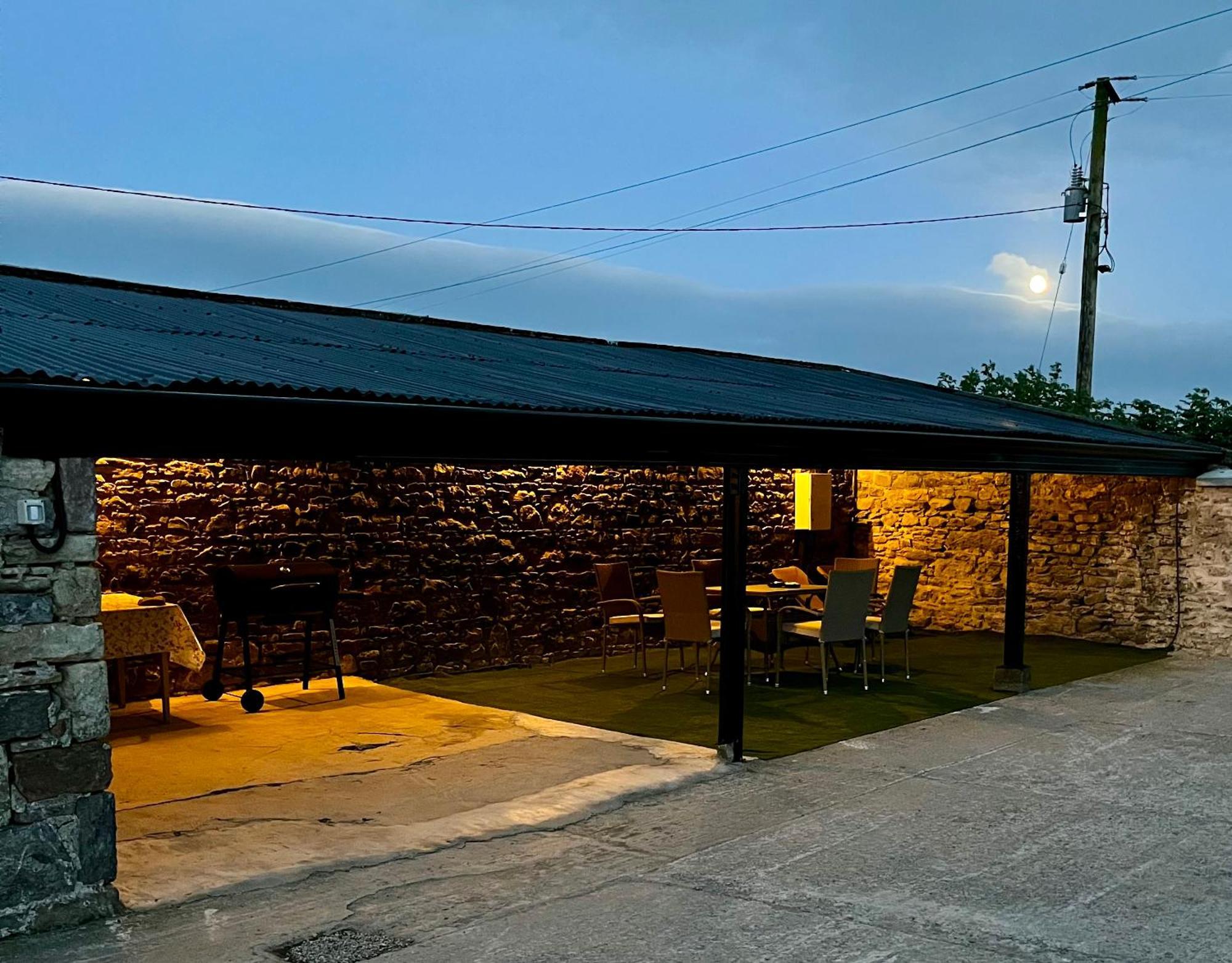 Tom Rocky'S Farmyard Villa Templemore Ngoại thất bức ảnh